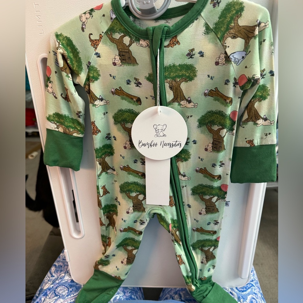 Bamboo Necessities Pooh zippy
